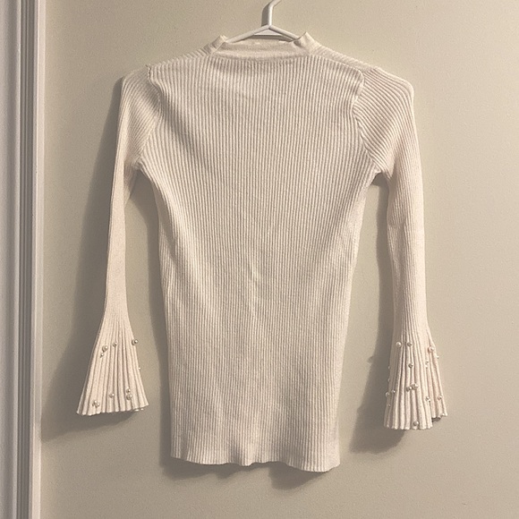 Elegant bell sleeves fitted sweater with pearls accent - Picture 2 of 2